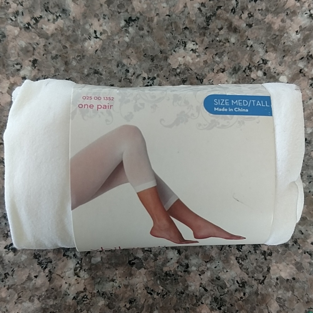 NWT White Capri Tights